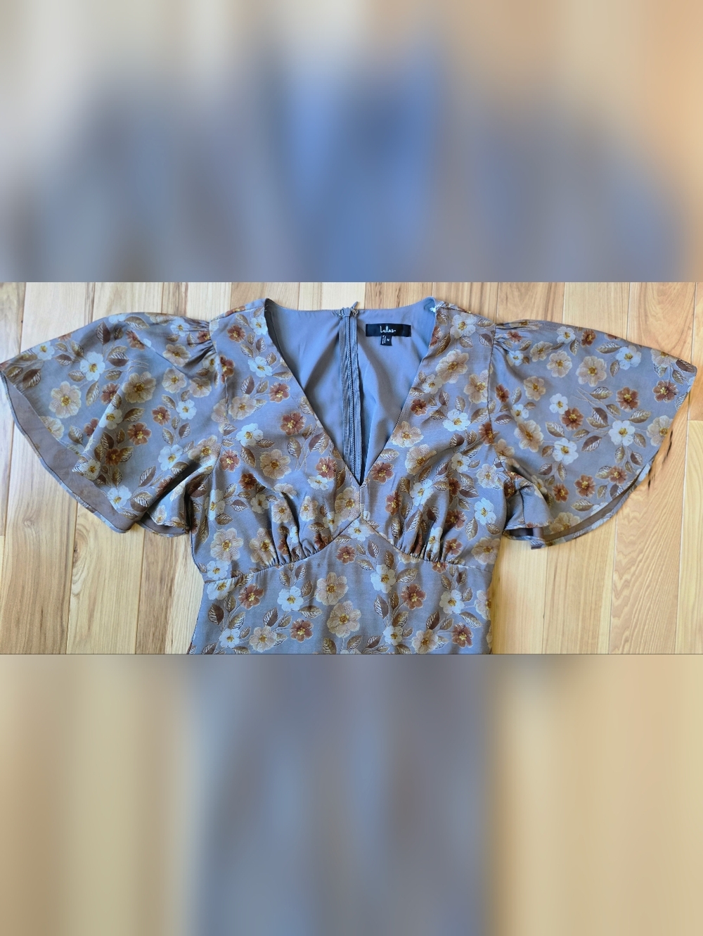 Lulu's Grey Floral Flutter Sleeve Midi Dress, M - Picture 15 of 16